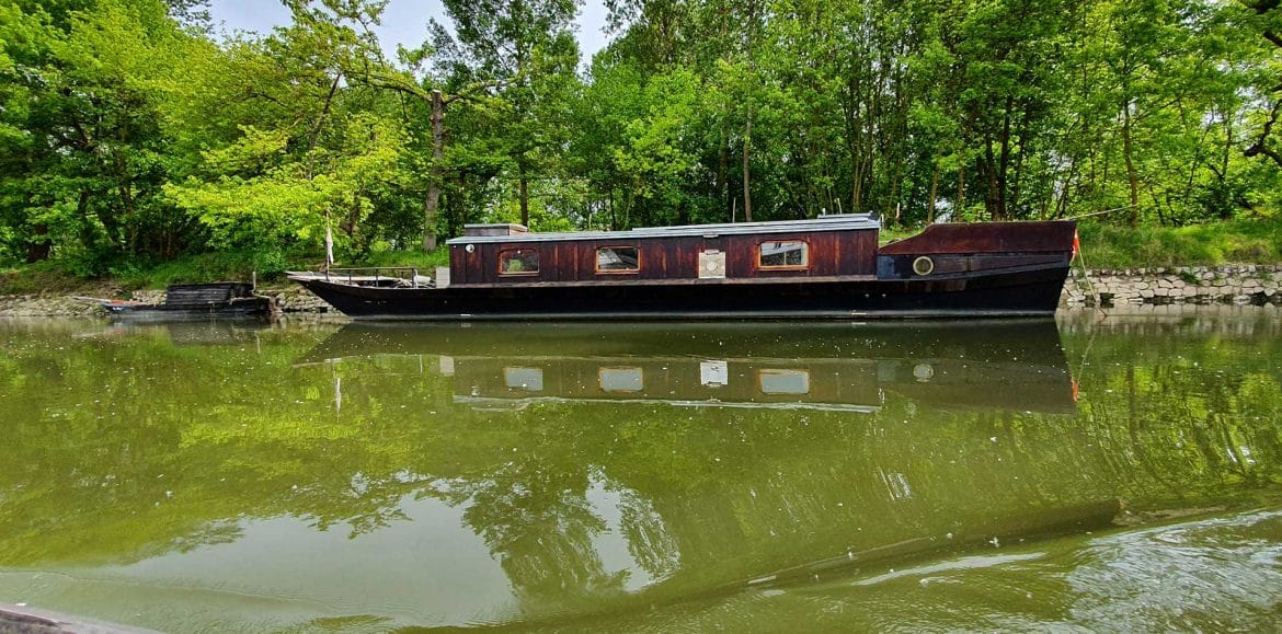 Hébergement insolite ou nomade autour d'Orléans : dormir sur un bateau traditionnel de Loire