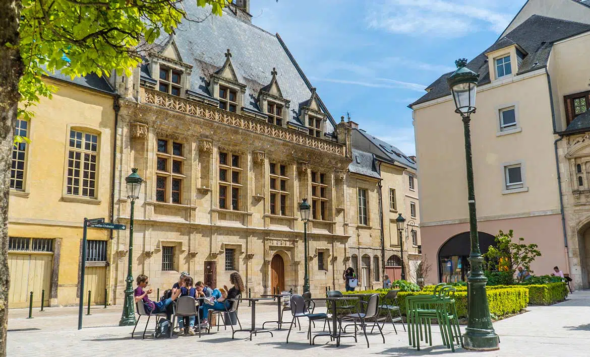 Visiter Orléans et voir l'Hôtel des Créneaux monument Renaissance à Orléans
