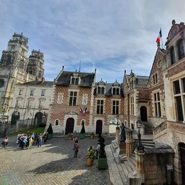 Visiter les sites d'Orléans : cathédrale et Hôtel Groslot