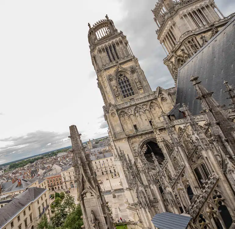 Hauteur cathédrale Orléans