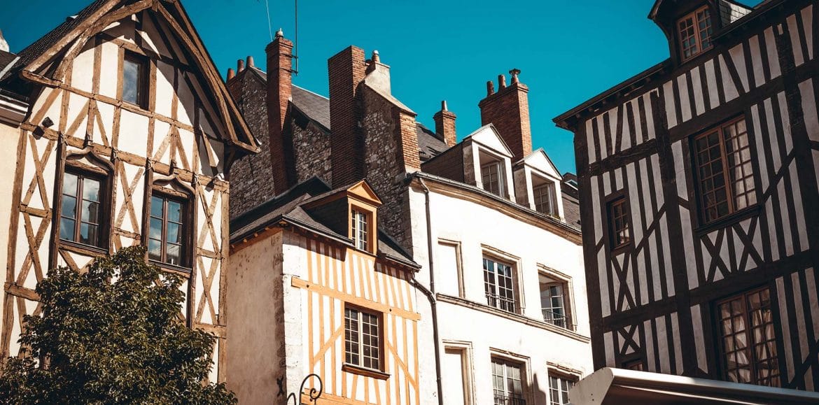 Visiter le centre-ville d'Orléans en automne et ses maisons à pans de bois