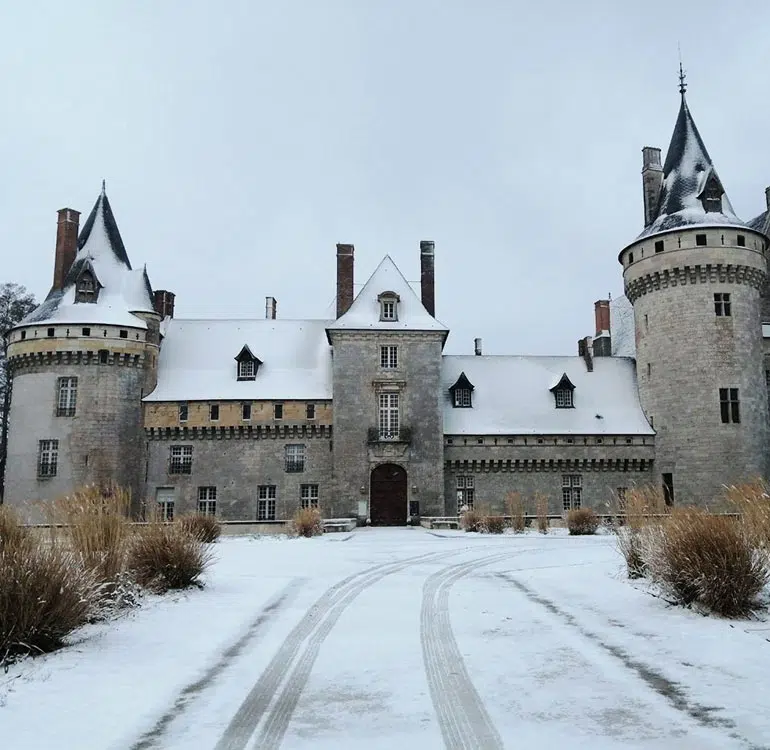 Château de Sully-sur-Loire sous la neige