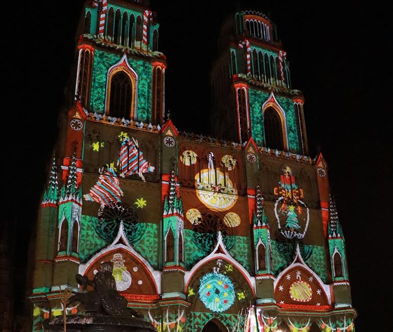 Illuminations de Noël 2021 sur la cathédrale d'Orléans