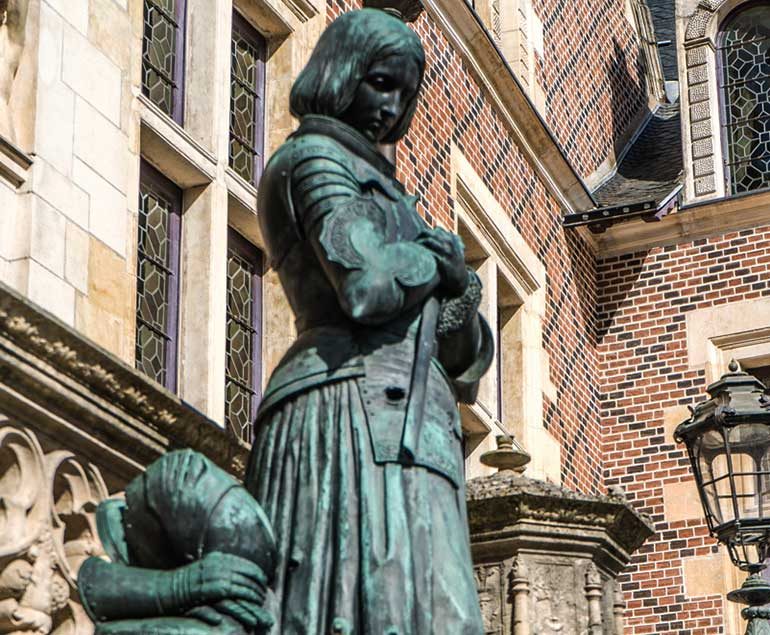 Statue de Jeanne d'Arc Hôtel Groslot à Orléans