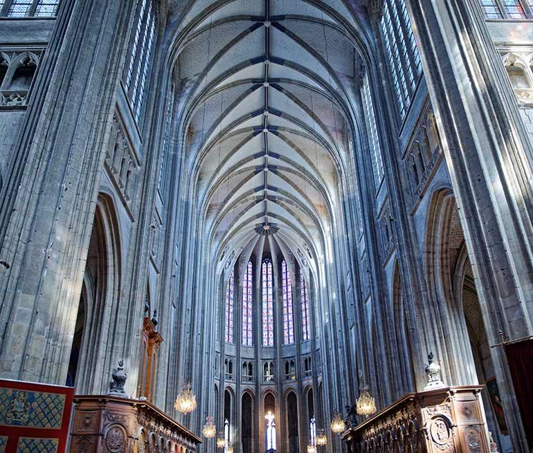 nef de la cathédrale Sainte-Croix d'Orléans