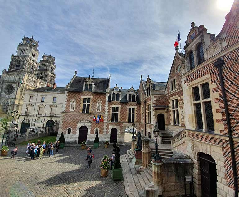 Visite de l'hôtel Groslot de style Renaissance à Orléans